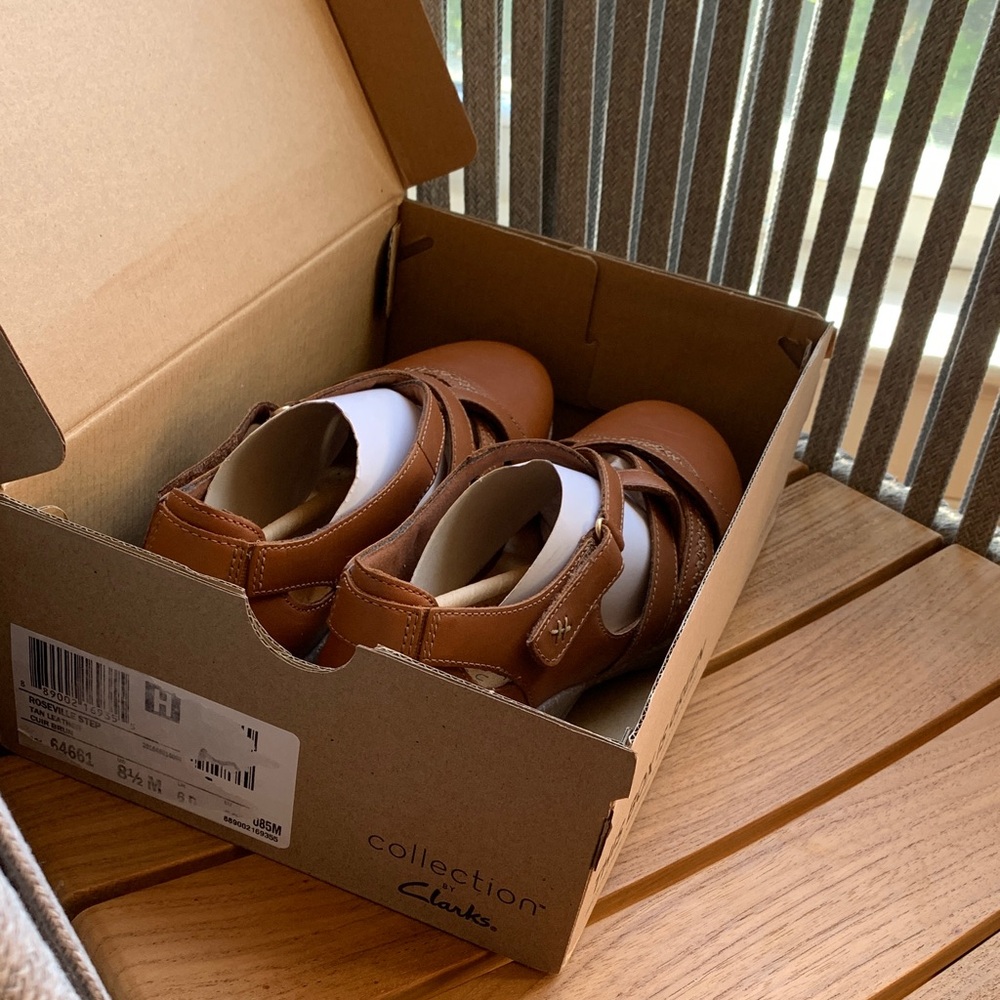 Clarks Women's Tan Leather Flats